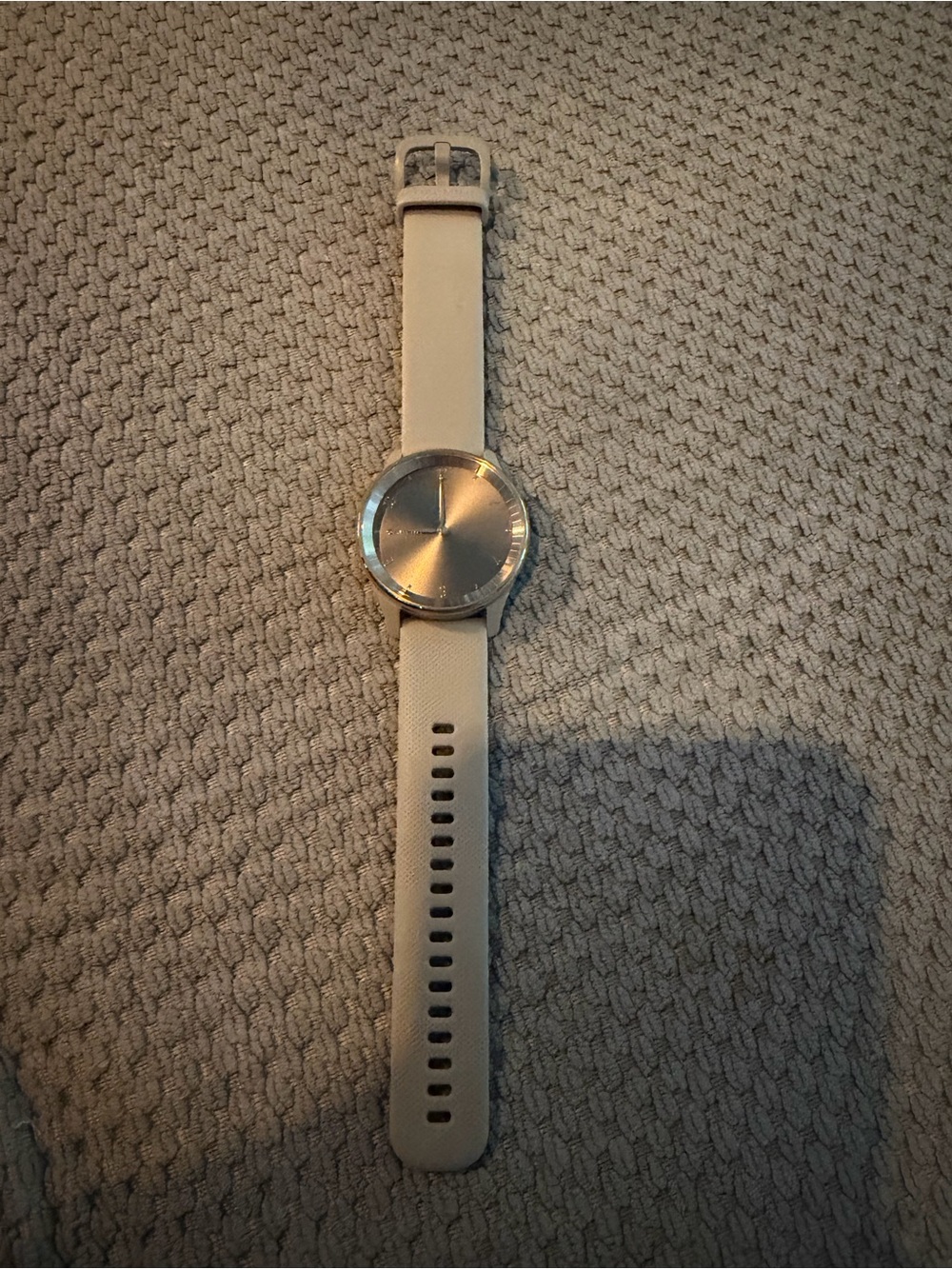 Garmin Vivomove Trend Hybrid Smartwatch in Beige and Rose Gold - Picture 3 of 4